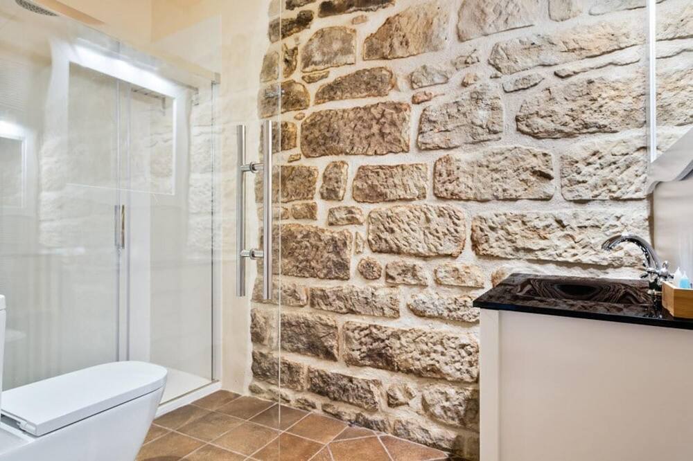 Photo of Bathroom in Tora