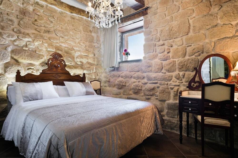 Photo of Bedroom in Tora