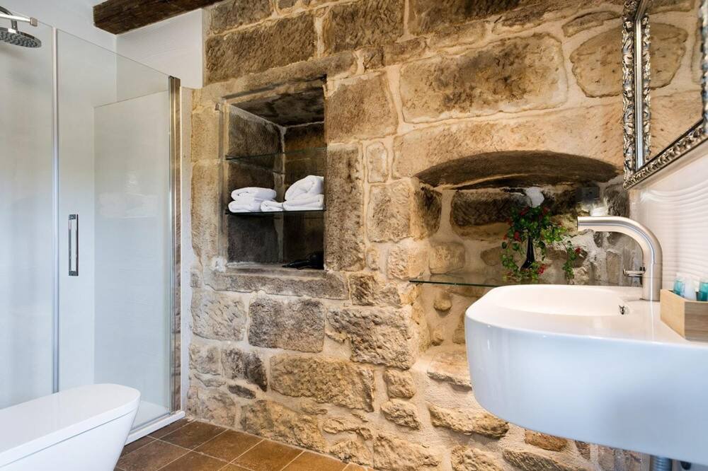 Photo of Bathroom in Tora