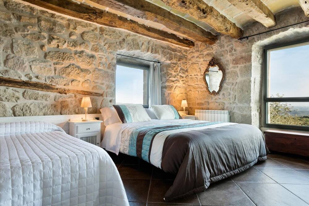 Photo of Bedroom in Tora