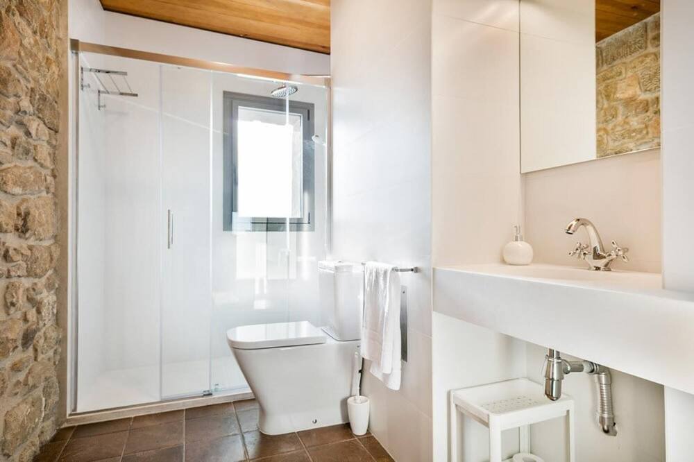 Photo of Bathroom in Tora
