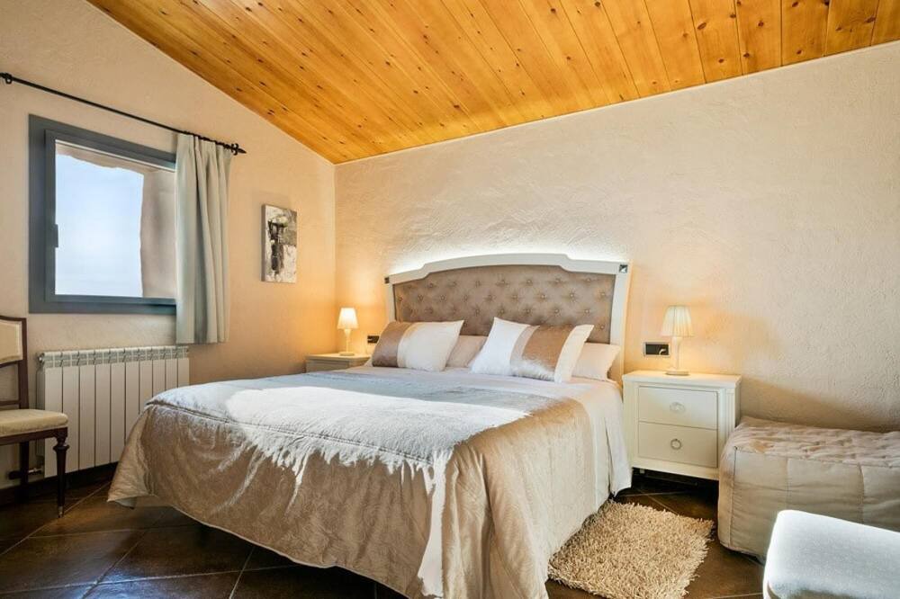 Photo of Bedroom in Tora