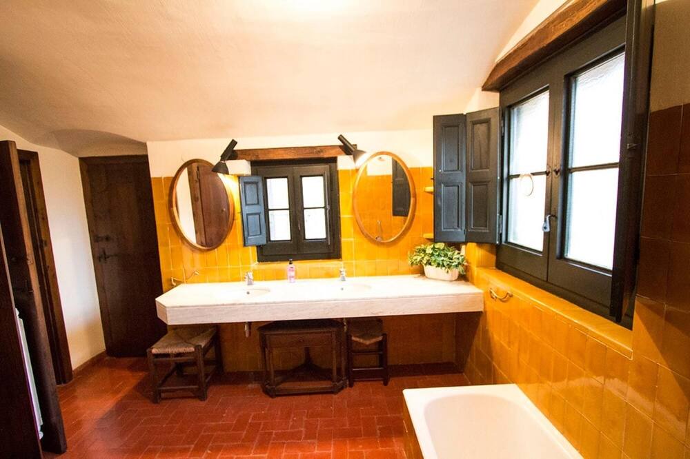 Photo of Bathroom in Castellar del Valles