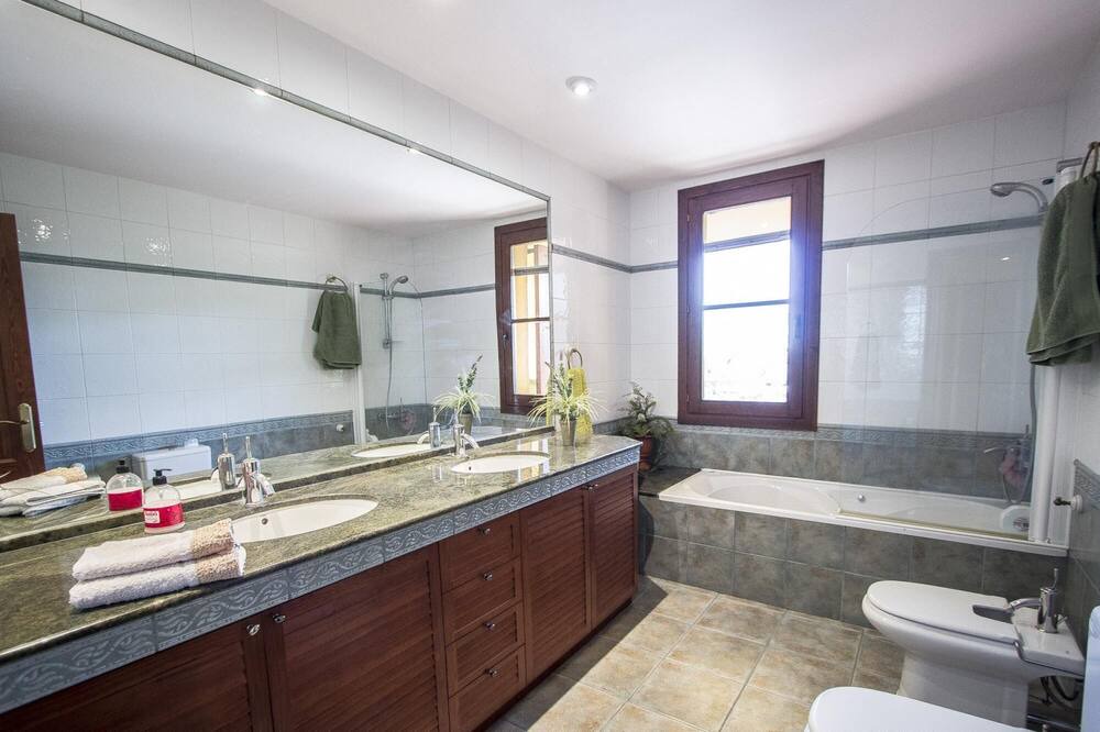 Photo of Bathroom in La Selva del Camp