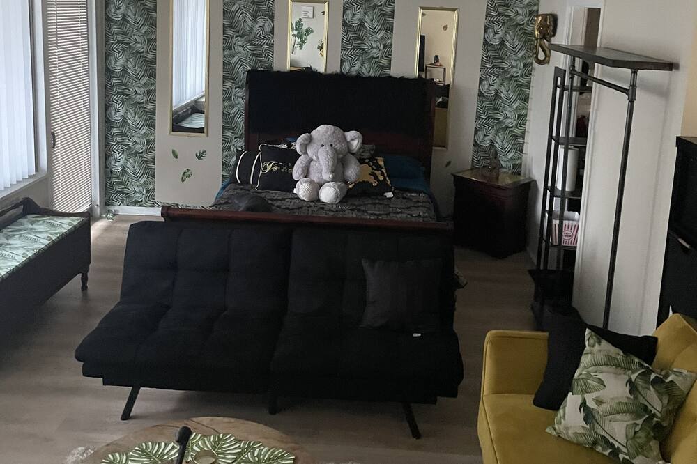 Photo of Bedroom in Baileys Crossroads