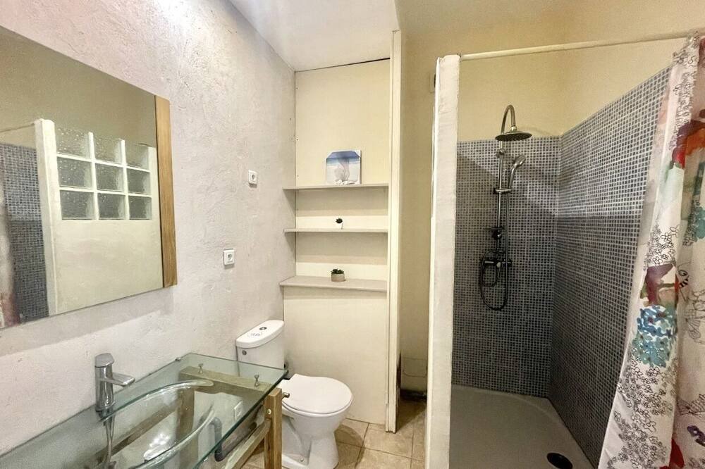 Photo of Bathroom in Saint-Ambroix
