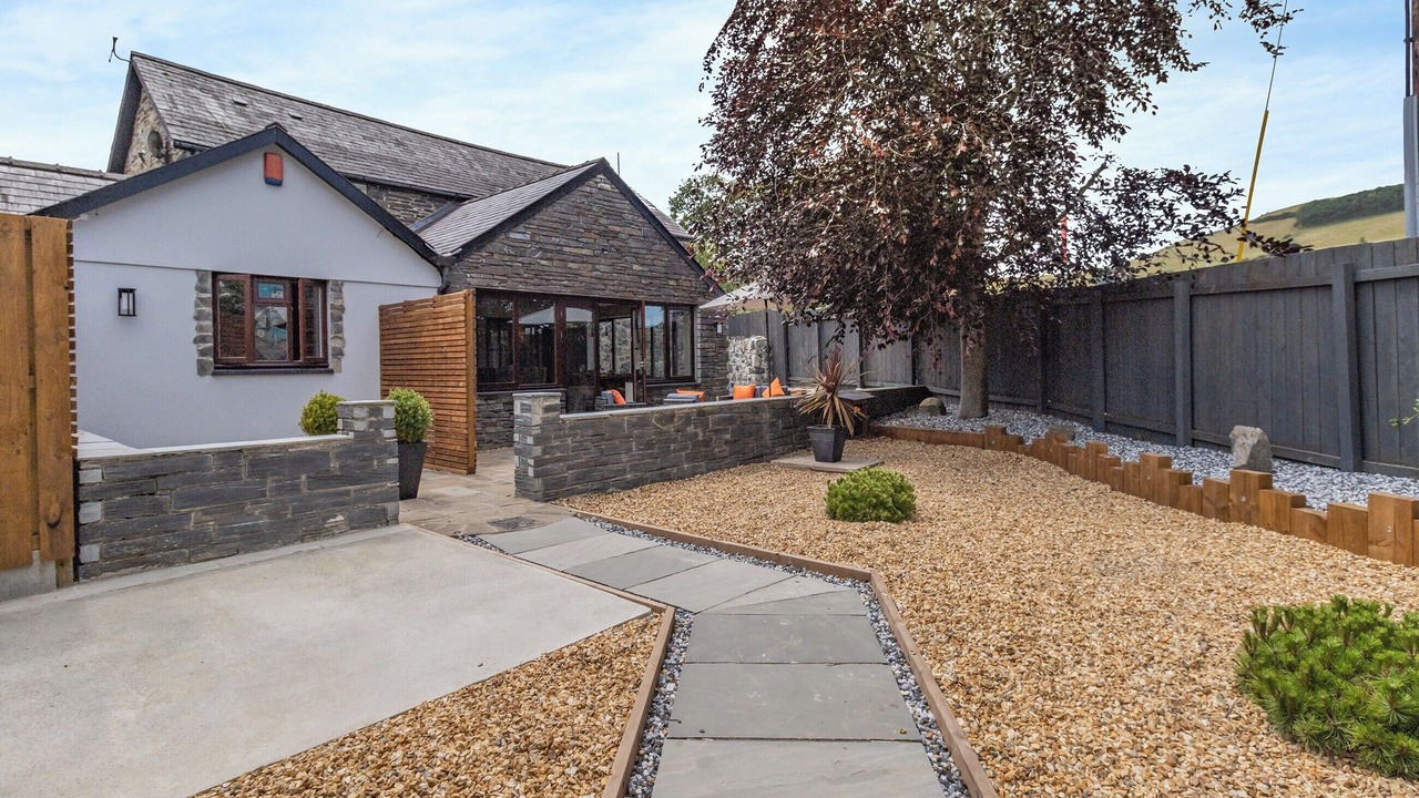 Photo of Outdoor in Bow Street