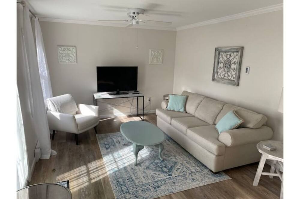 Photo of Livingroom in West Mystic