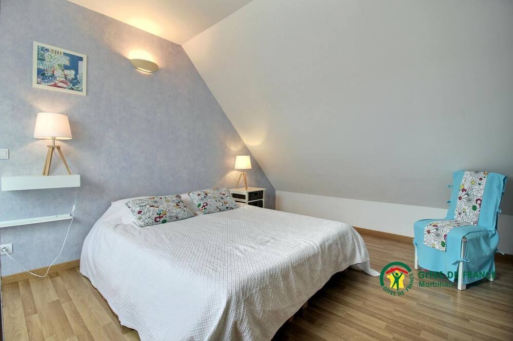 Photo of Bedroom in Plougoumelen