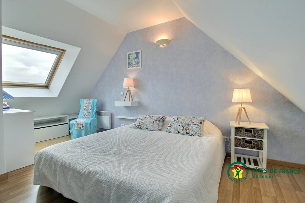 Photo of Bedroom in Plougoumelen