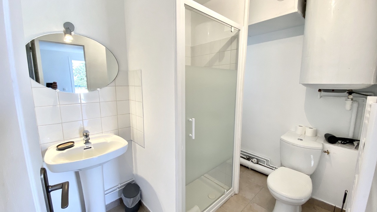 Photo of Bathroom in Mondeville