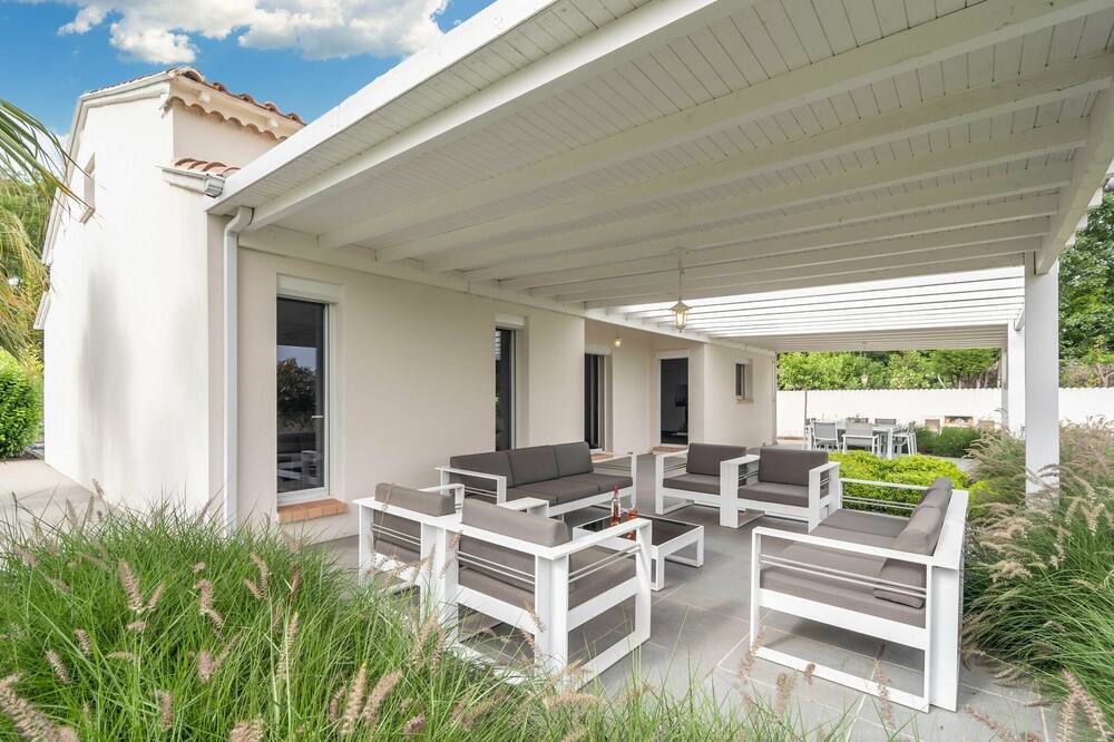 Photo of Patio Balcony in Saint-Genies-de-Fontedit