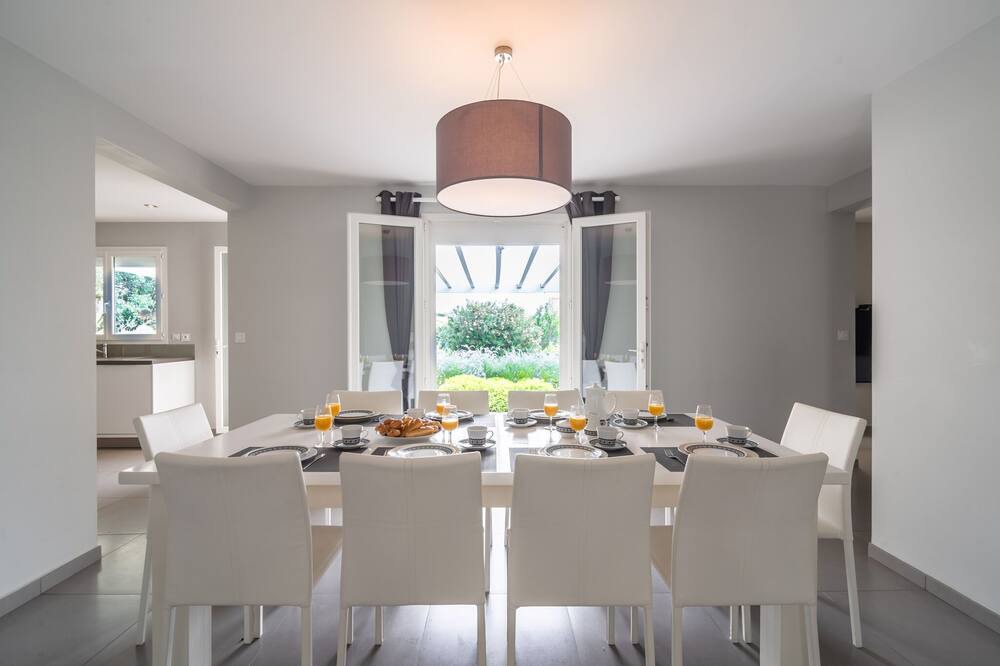 Photo of Livingroom in Saint-Genies-de-Fontedit