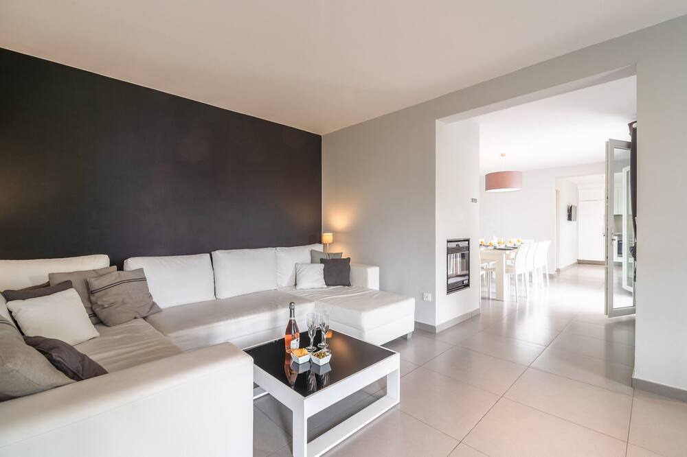 Photo of Livingroom in Saint-Genies-de-Fontedit