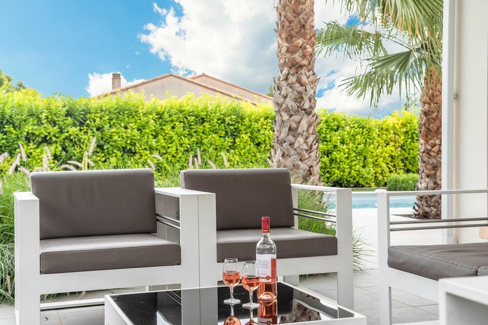 Photo of Patio Balcony in Saint-Genies-de-Fontedit