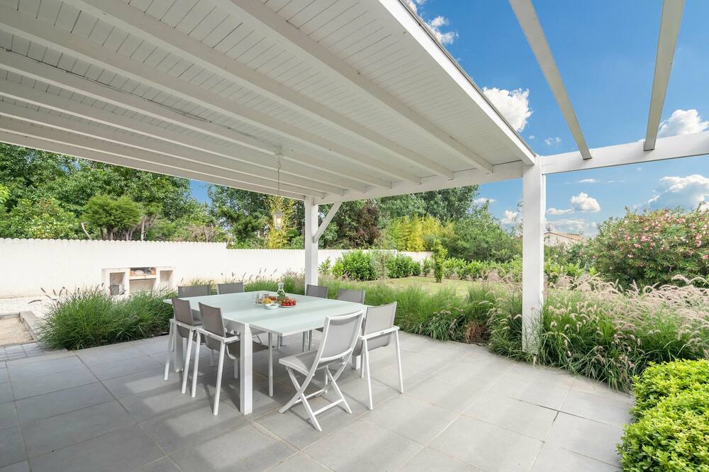 Photo of Patio Balcony in Saint-Genies-de-Fontedit