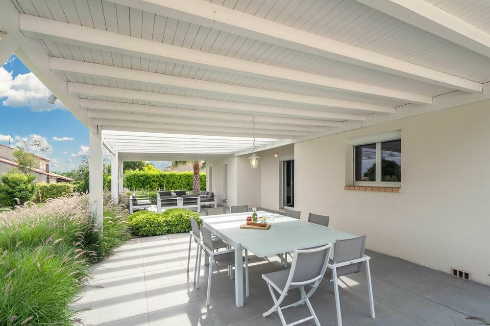 Photo of Patio Balcony in Saint-Genies-de-Fontedit