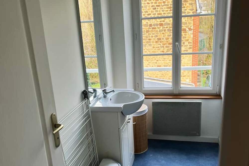 Photo of Bathroom in Flers