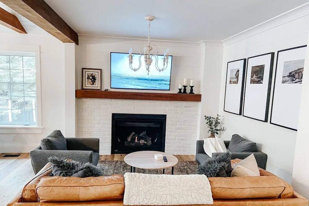 Photo of Livingroom in Bracebridge