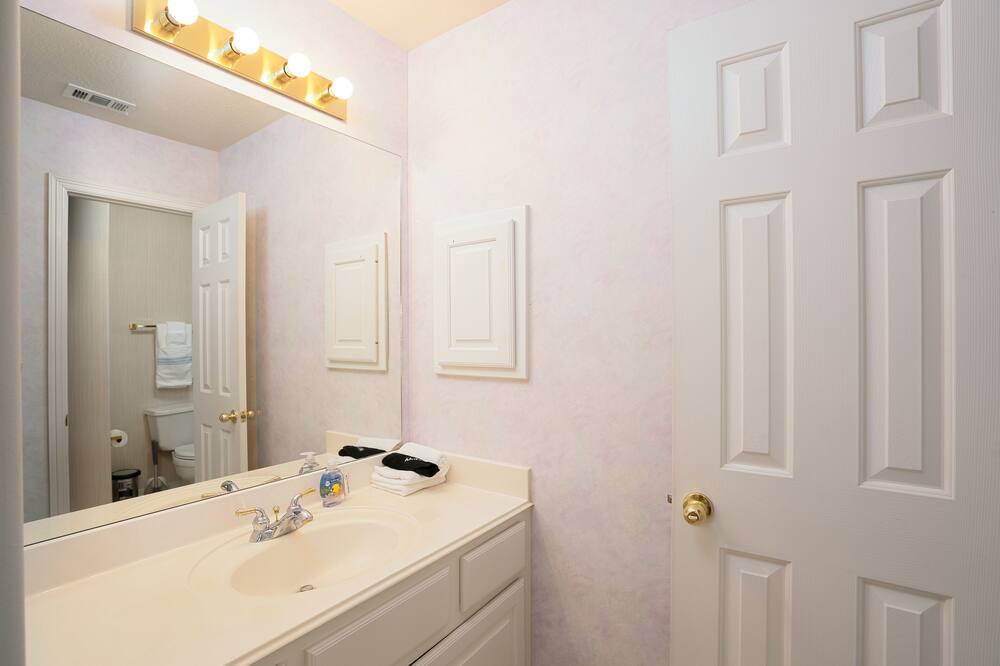 Photo of Bathroom in Falcon Point