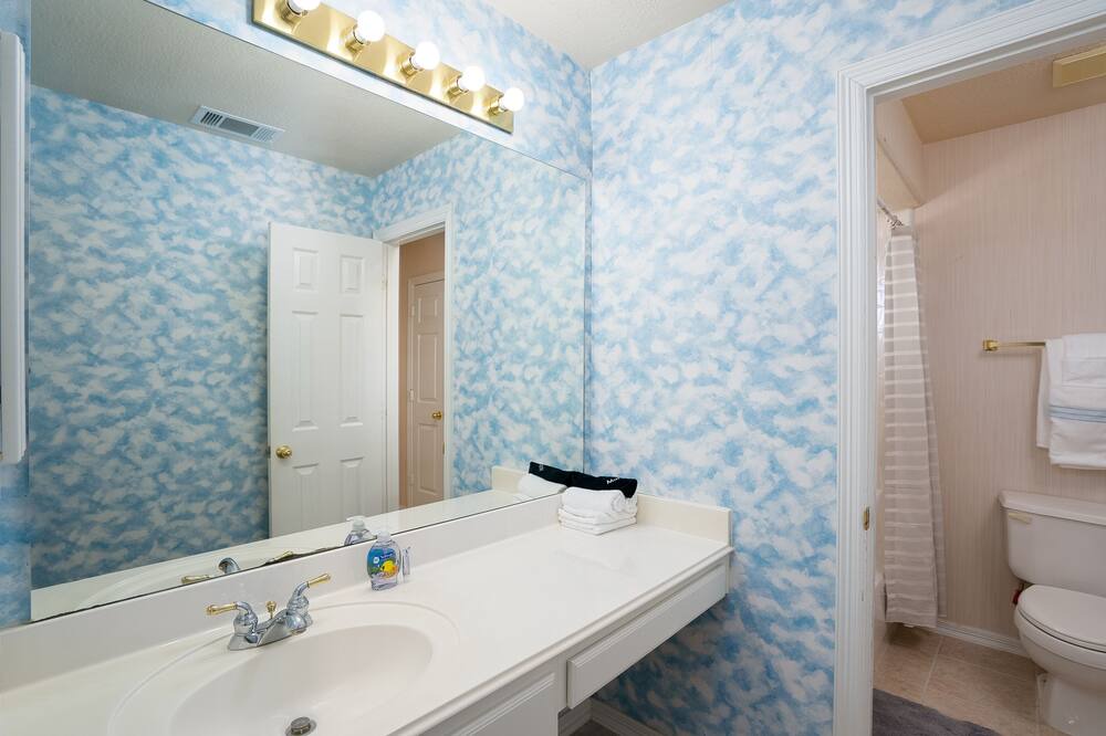 Photo of Bathroom in Falcon Point