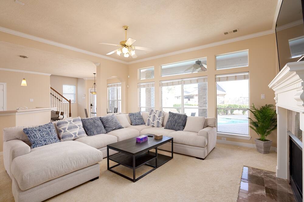 Photo of Livingroom in Falcon Point