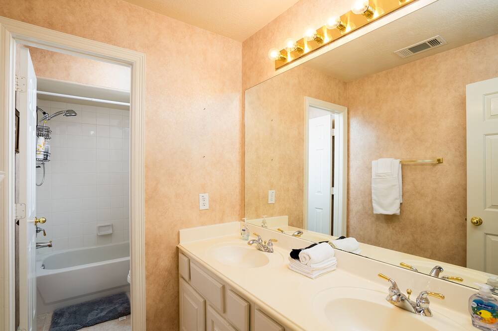 Photo of Bathroom in Falcon Point