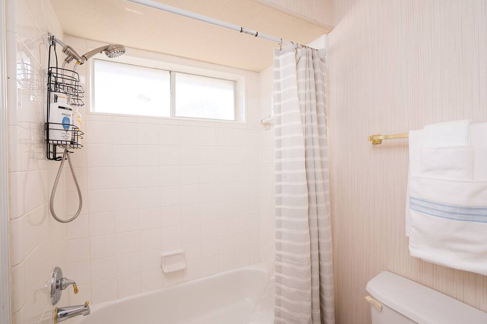 Photo of Bathroom in Falcon Point