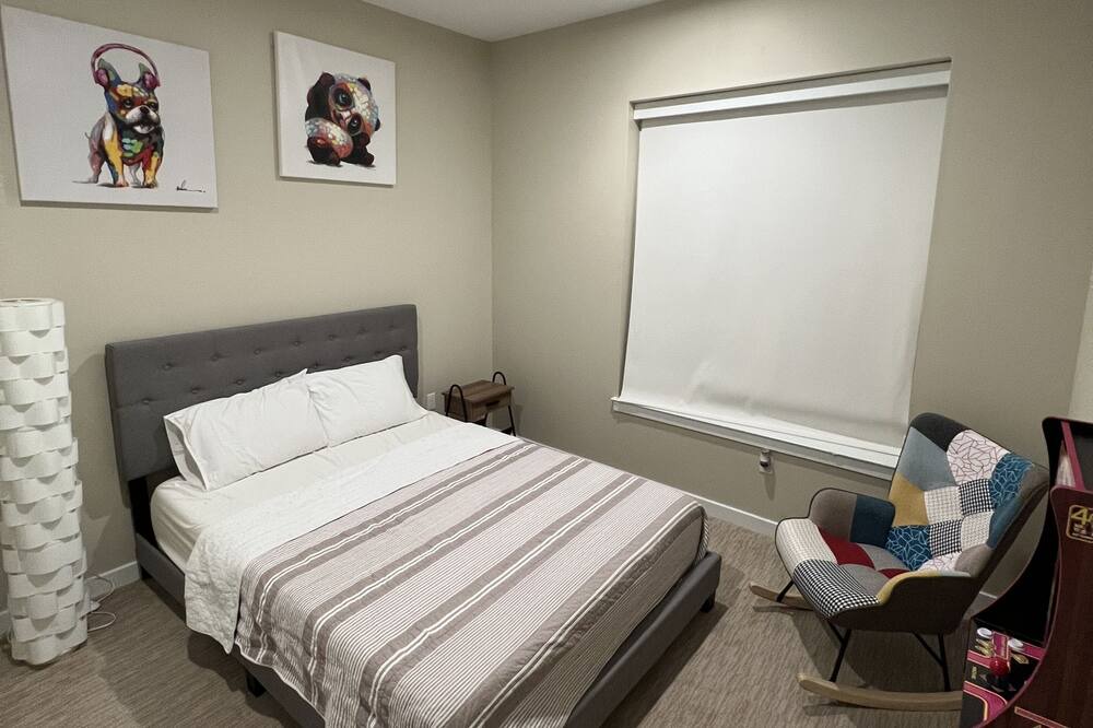 Photo of Bedroom in Edgewater