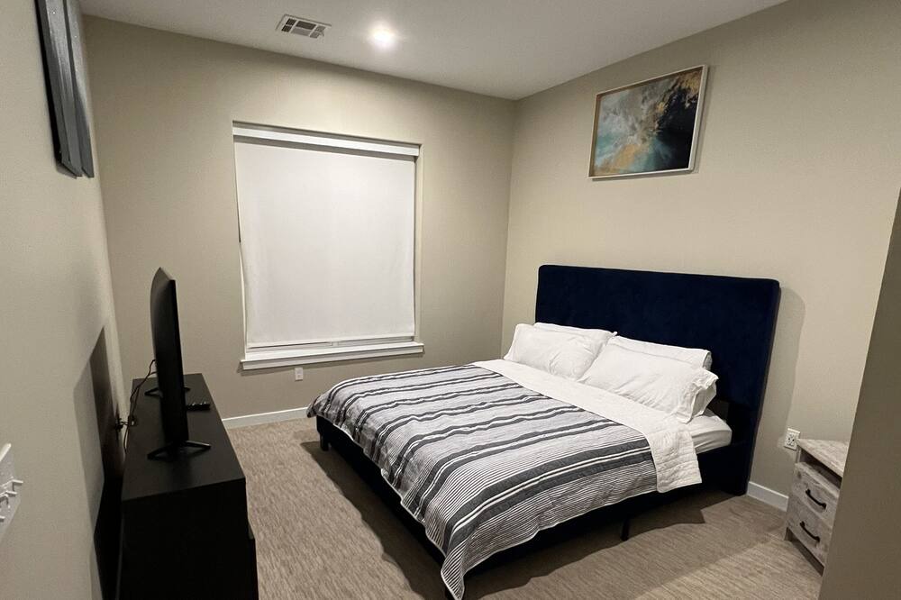 Photo of Bedroom in Edgewater