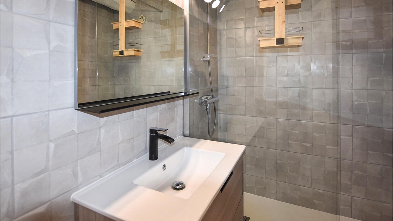 Photo of Bathroom in Rustrel