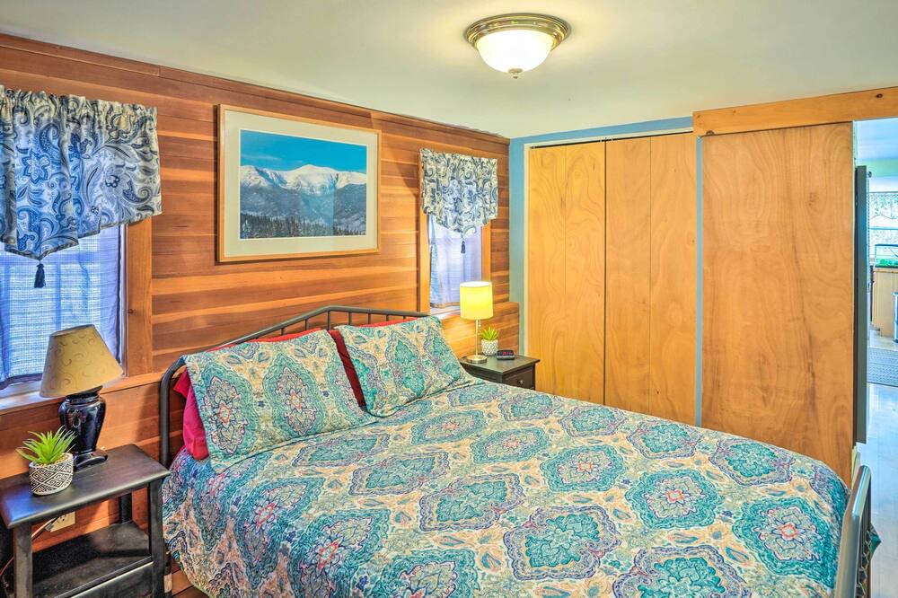 Photo of Bedroom in Town of New Baltimore