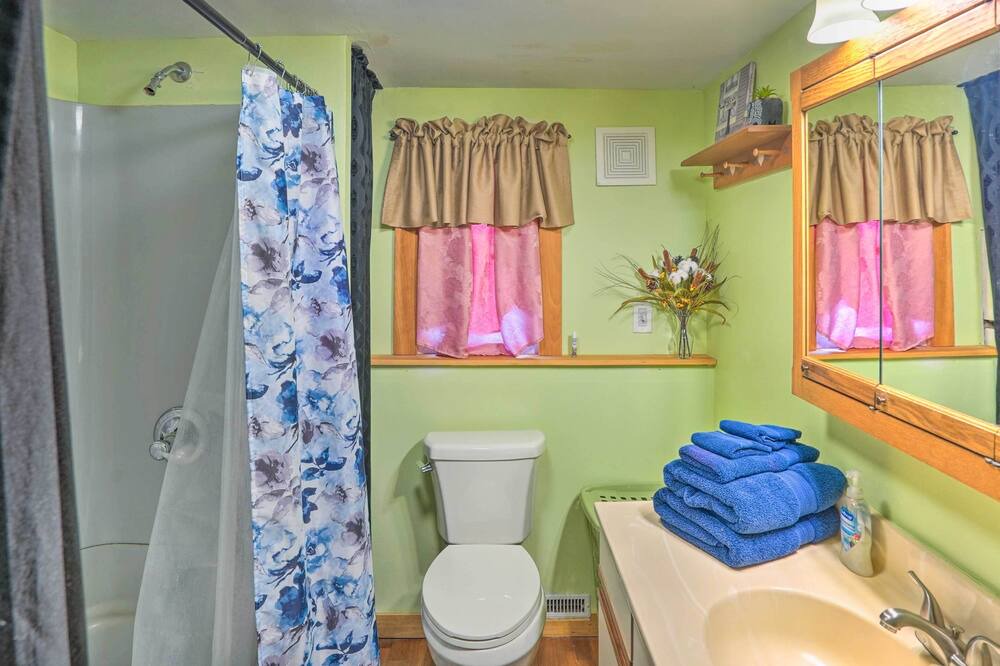Photo of Bathroom in Town of New Baltimore