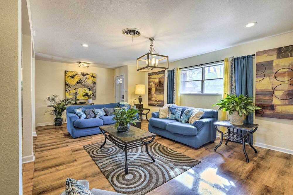Photo of Livingroom in Handley