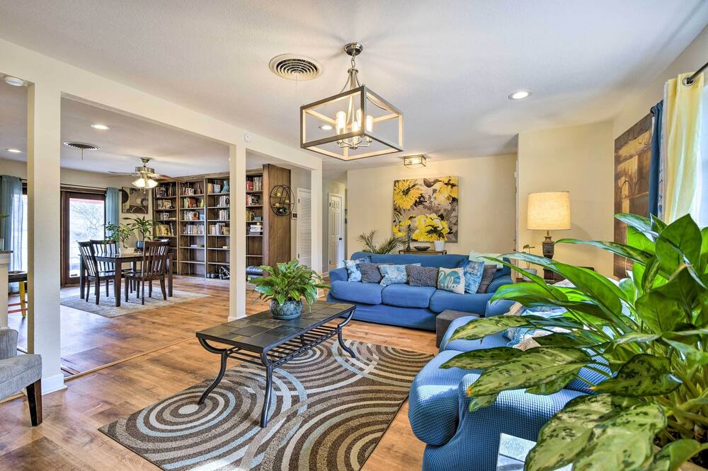 Photo of Livingroom in Handley