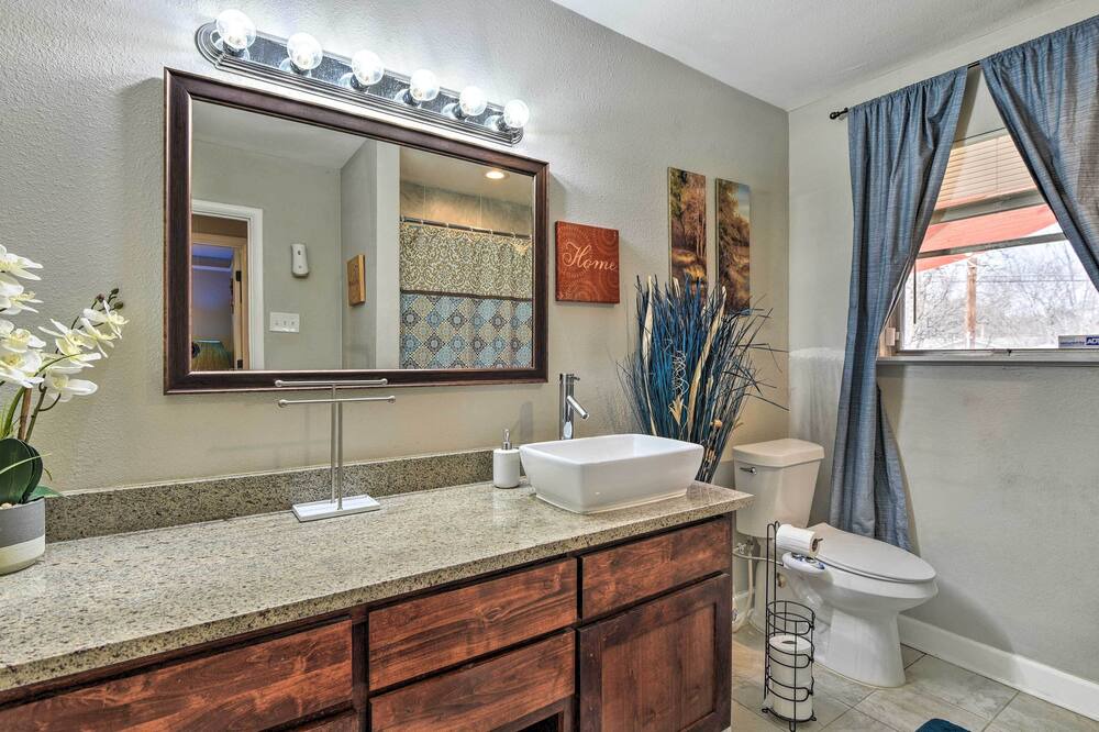 Photo of Bathroom in Handley