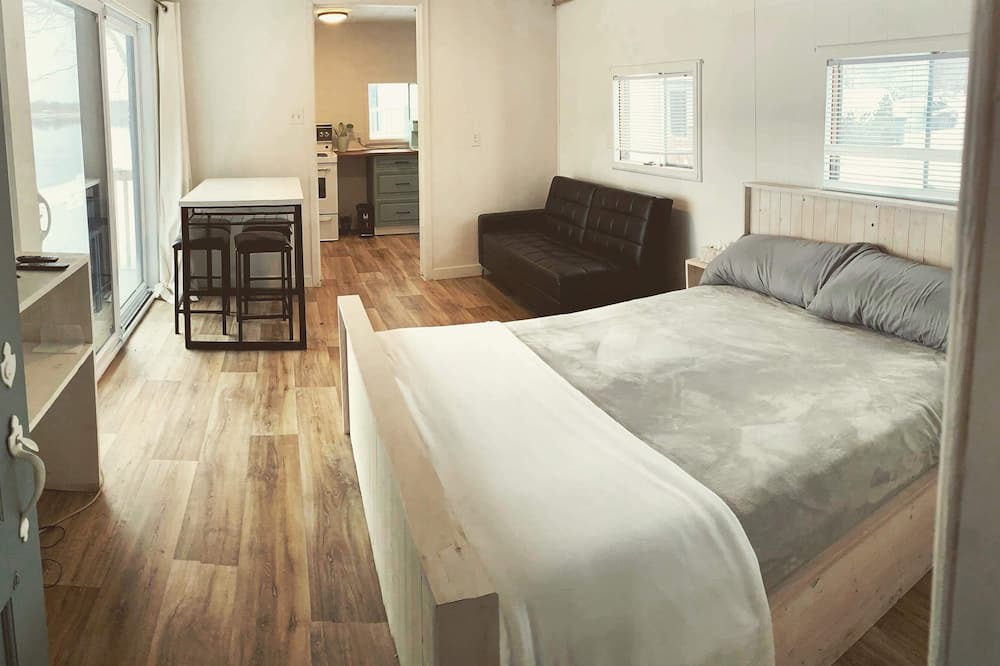 Photo of Bedroom in Henryville
