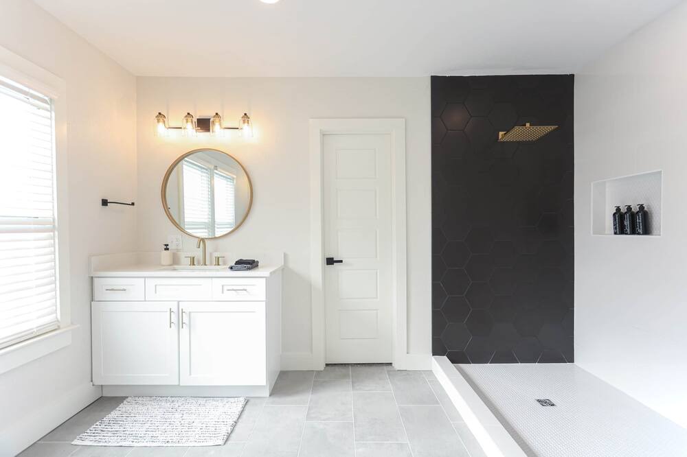 Photo of Bathroom in Cherry Street