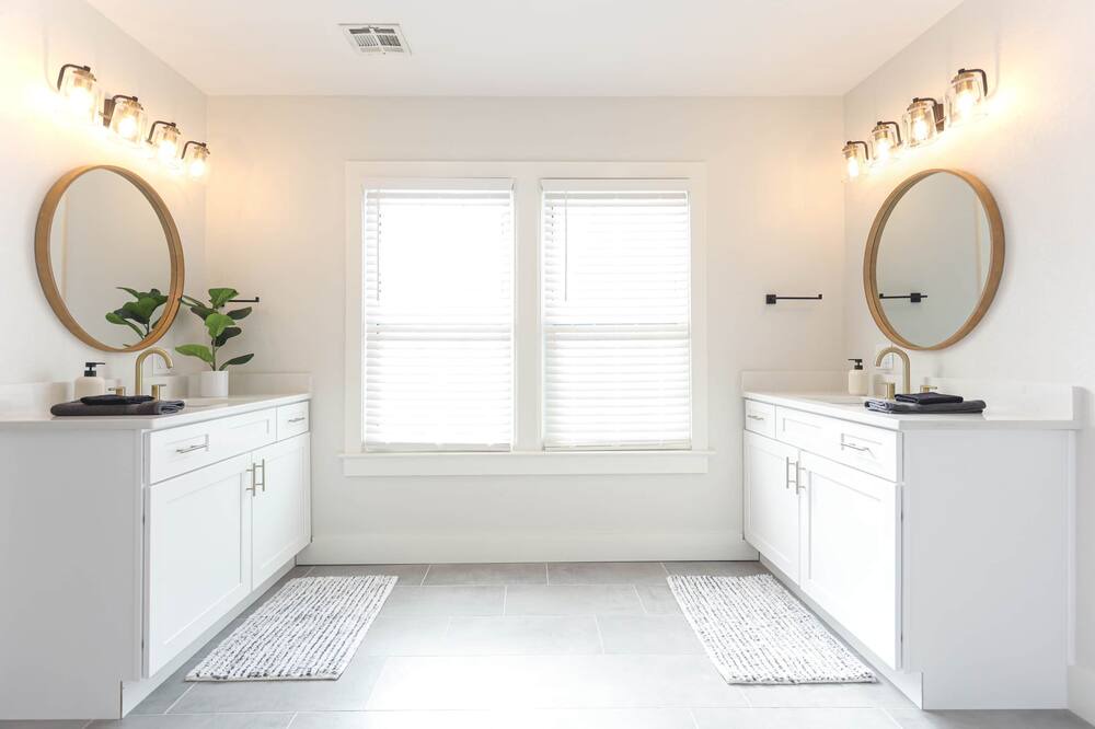 Photo of Bathroom in Cherry Street