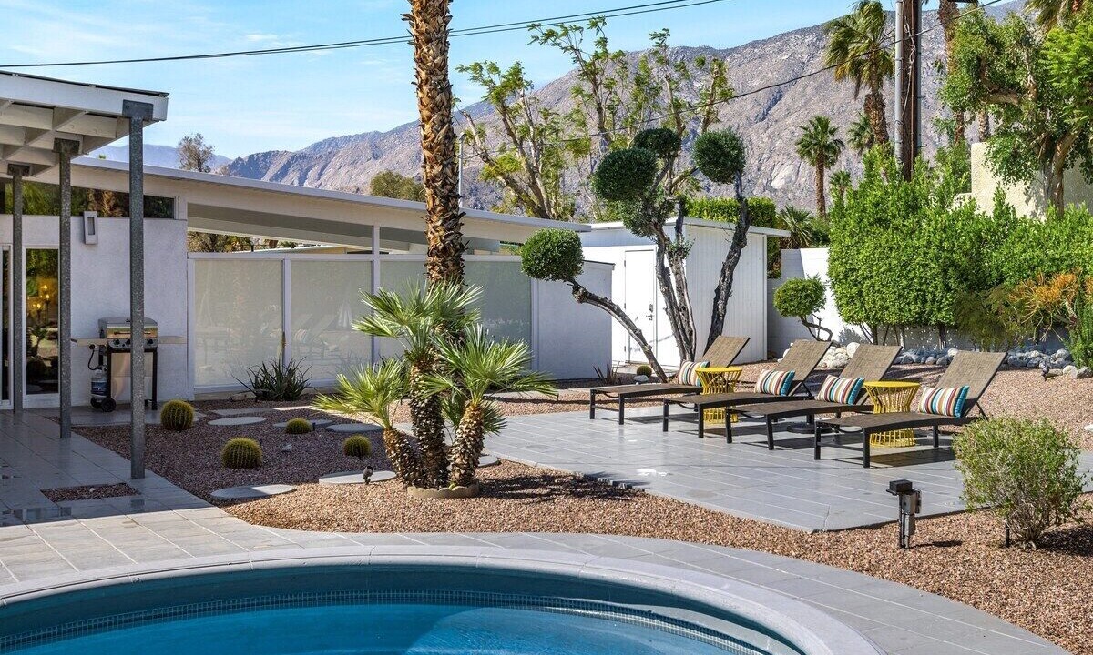 Photo of Outdoor in Racquet Club Estates