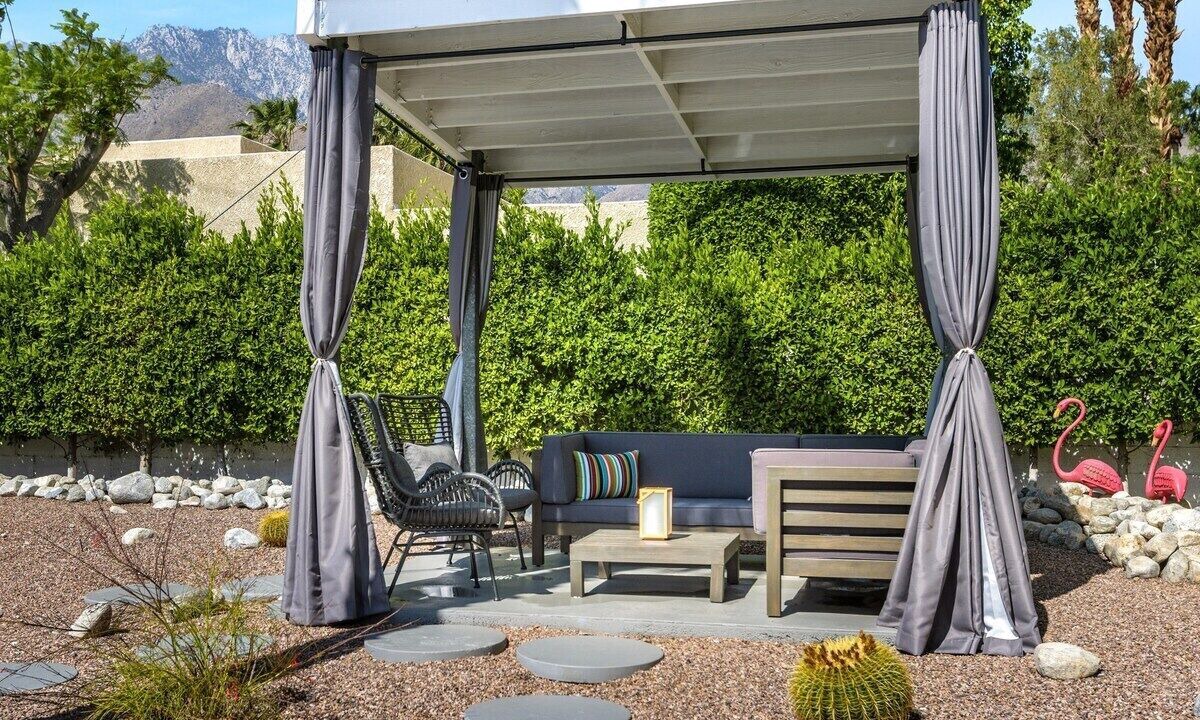 Photo of Patio Balcony in Racquet Club Estates