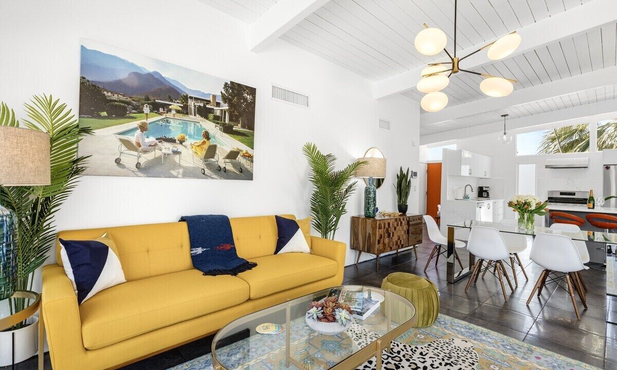Photo of Livingroom in Racquet Club Estates