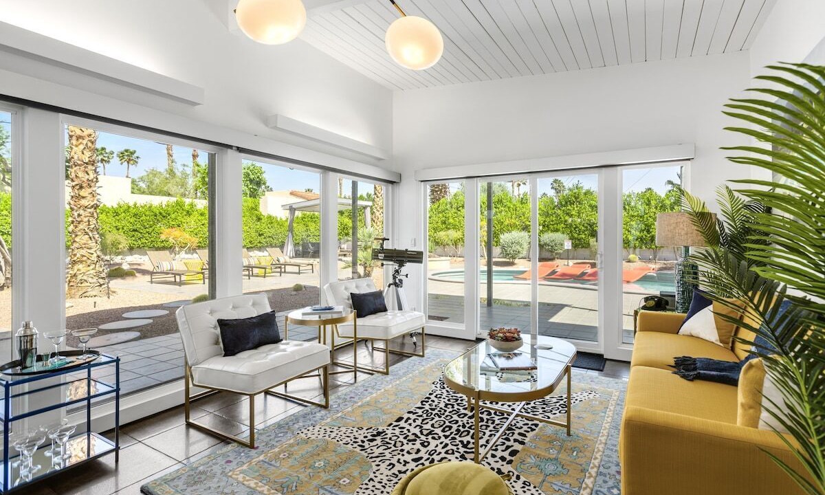 Photo of Livingroom in Racquet Club Estates