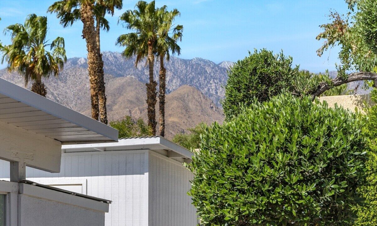 Photo of Outdoor in Racquet Club Estates