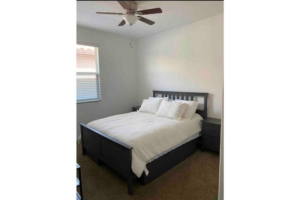 Photo of Bedroom in Sunset Farms