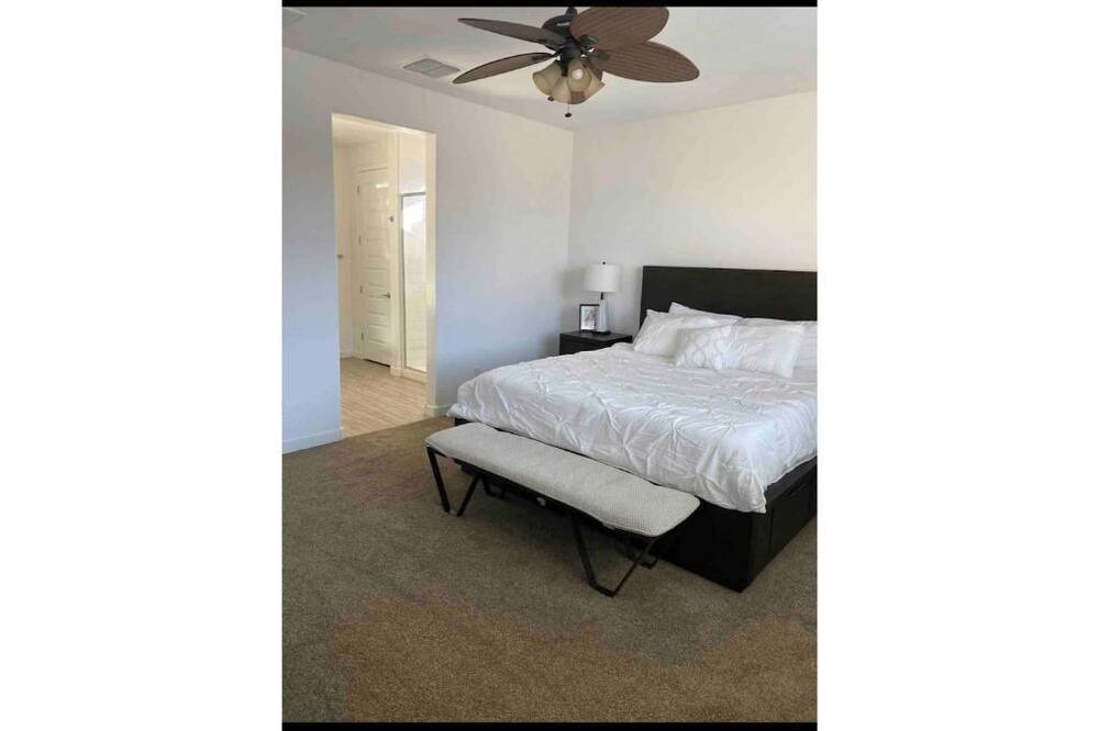Photo of Bedroom in Sunset Farms