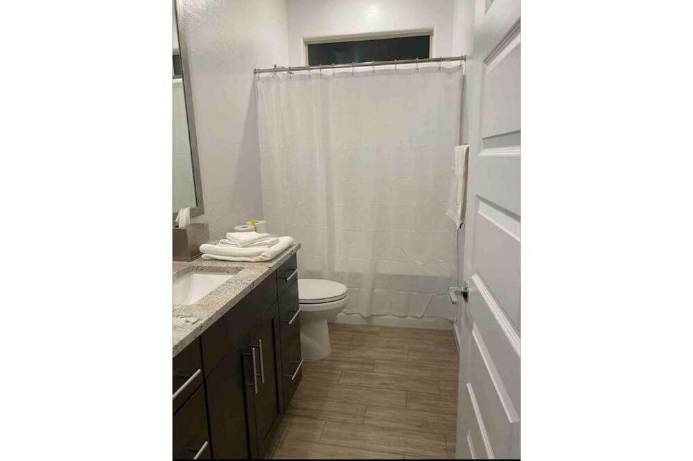 Photo of Bathroom in Sunset Farms