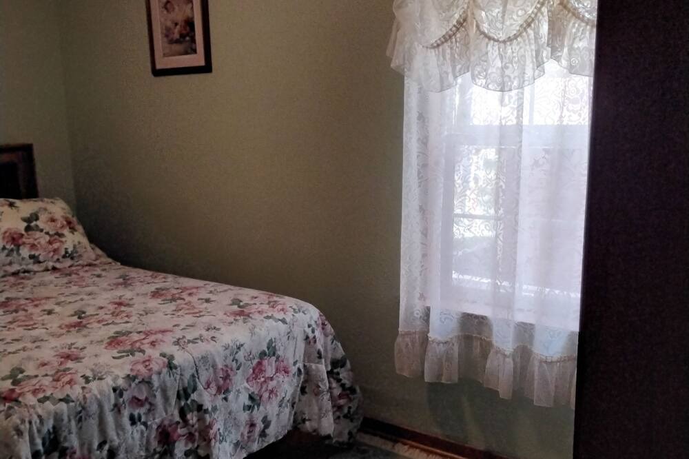 Photo of Bedroom in Rockaway Beach