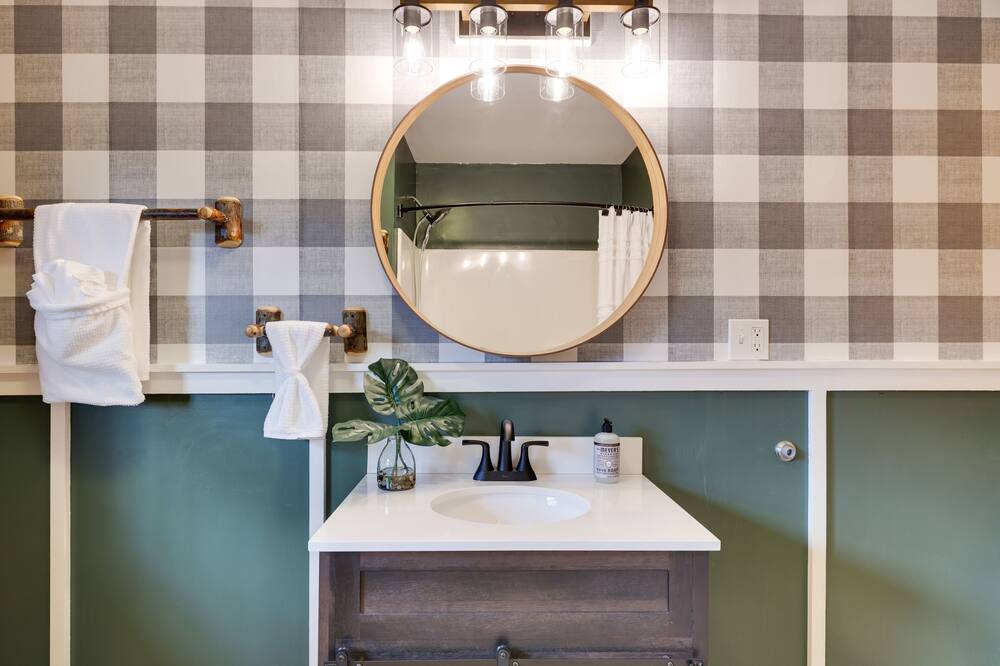 Photo of Bathroom in Mount Pocahontas