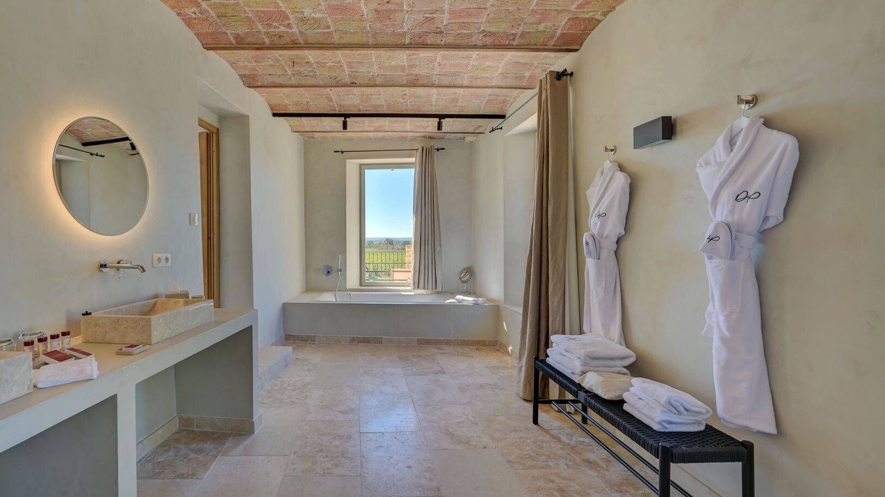 Photo of Bathroom in Garrigues-Sainte-Eulalie